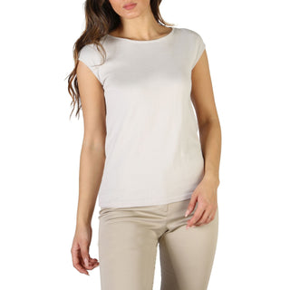 Woman’s beige short-sleeved top.