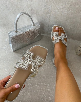 ikrush-winnie-embellished-cut-out-strap-flat-sandals-1718799825539463_lj2e-xs.jpg