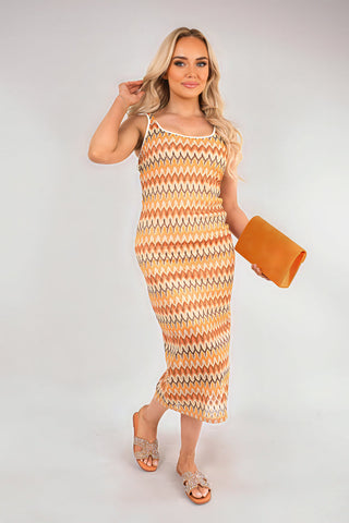 Sleeveless Scoop Neck Bodycon Midi Dress with Zig-Zag Knit Detail