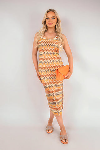 Sleeveless Scoop Neck Bodycon Midi Dress with Zig-Zag Knit Detail