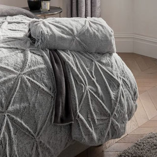 ROUCHED FAUX FUR THROW GREY 150X200